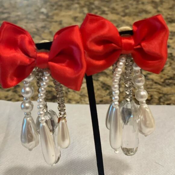 Earrings- Vintage red/white - red bows Pearls rhinestones/4 strands - crystals - Picture 1 of 3